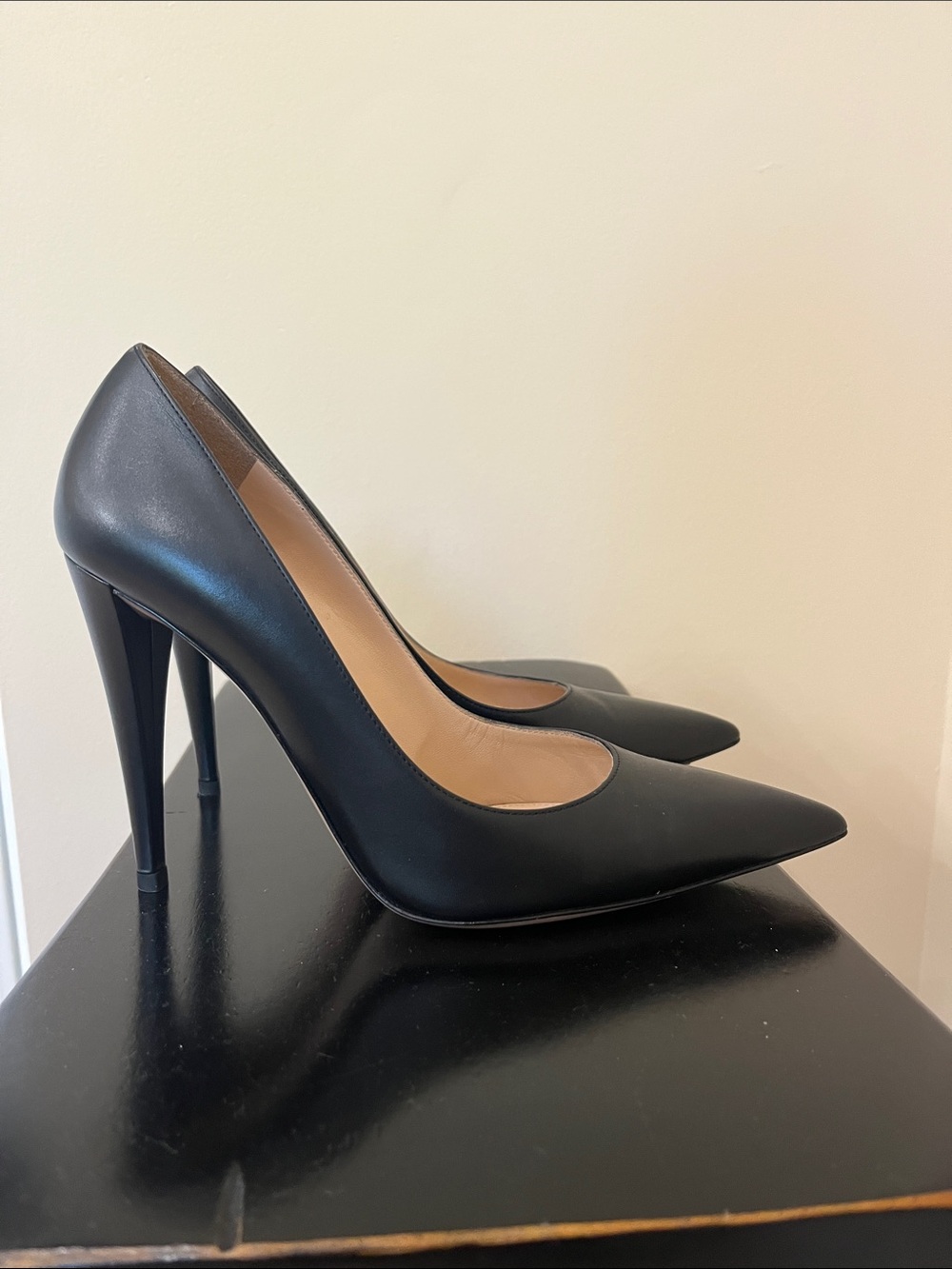 Gianvito Rossi Scarlett Black Leather Stiletto Pumps - Size 40 EU - Picture 2 of 16